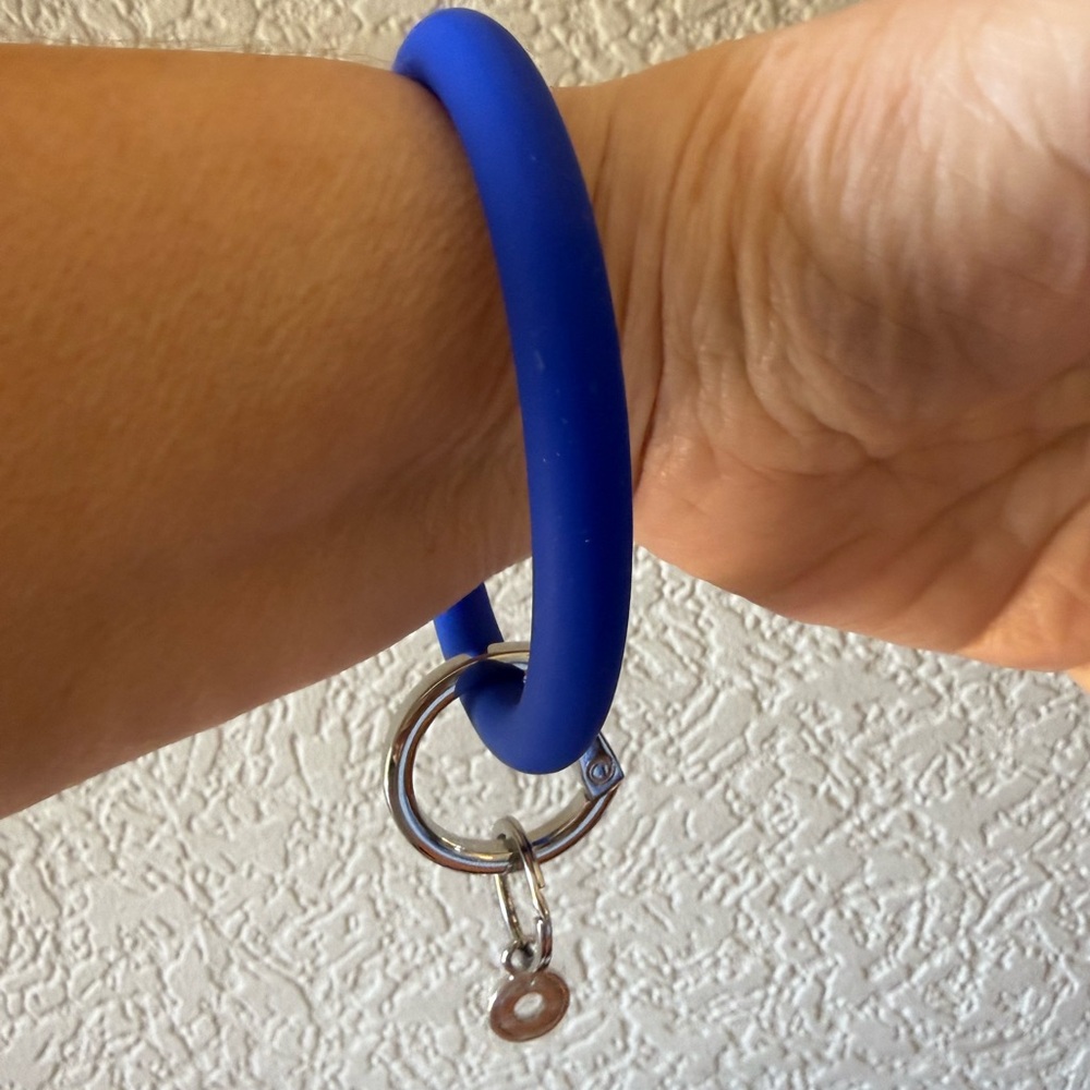 O-Venture-Big O “Blue Me Away” Silicone Key Ring